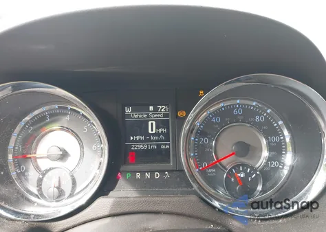 2015 Chrysler Town & Country Touring-L z USA, uszkodzony, nr VIN 2C4RC1CG0FR674158